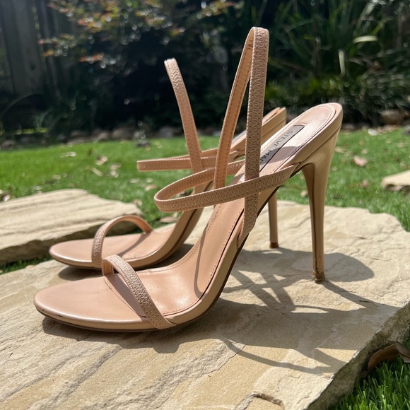Steve Madden Gabriella Heels in Nude! Great condition, only worn 2-3 times. - Picture 2 of 4